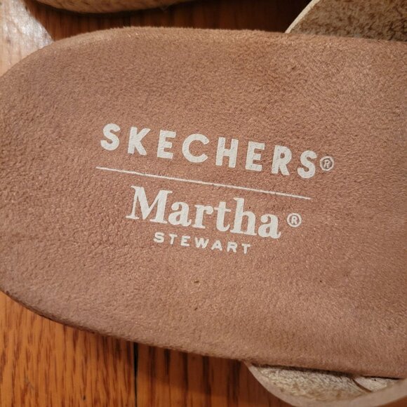 Skechers Martha Stewart Metallic Gold Strappy Sandals 7.5 BREEZIE Slides - Picture 4 of 10